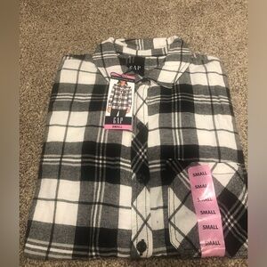 Women’s Gap button down flannel shirt.